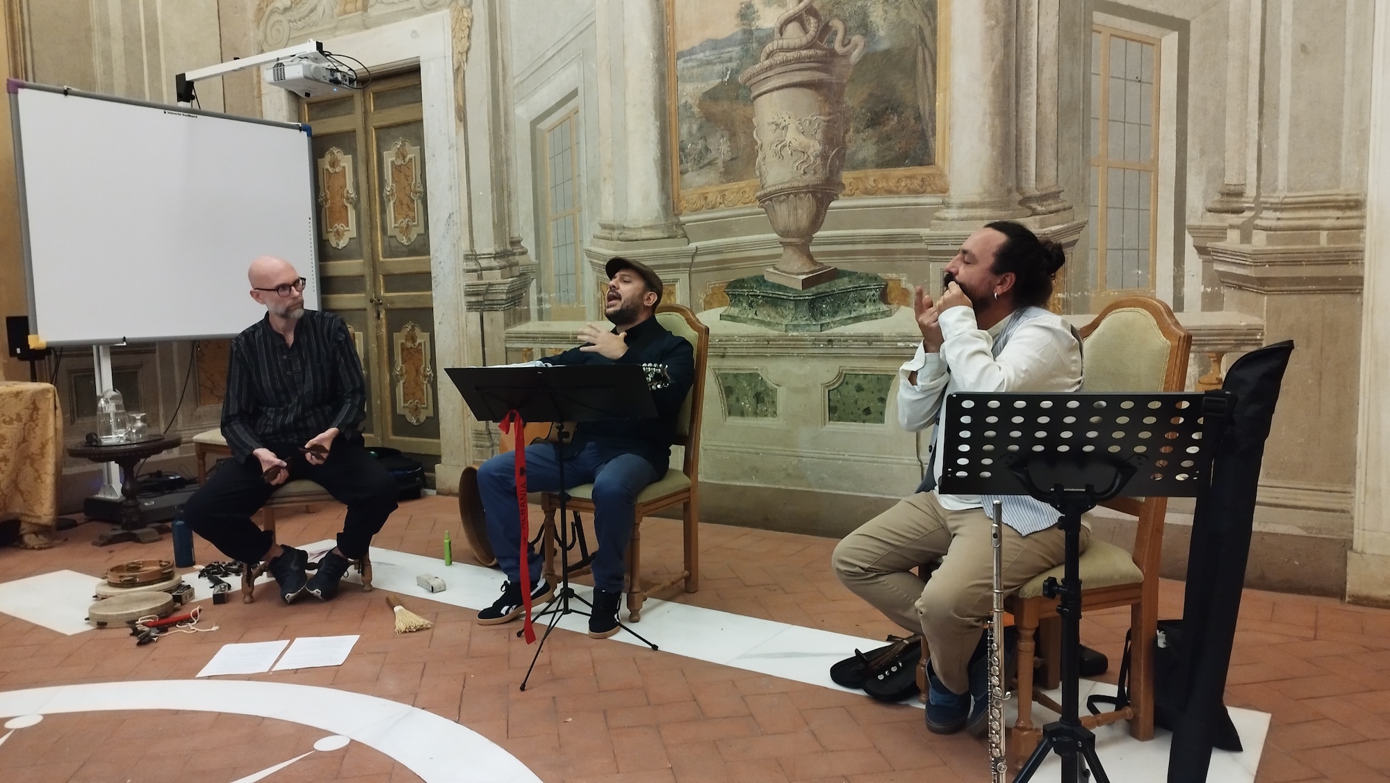 07 Mimenti dalla performance dei Gjitonia